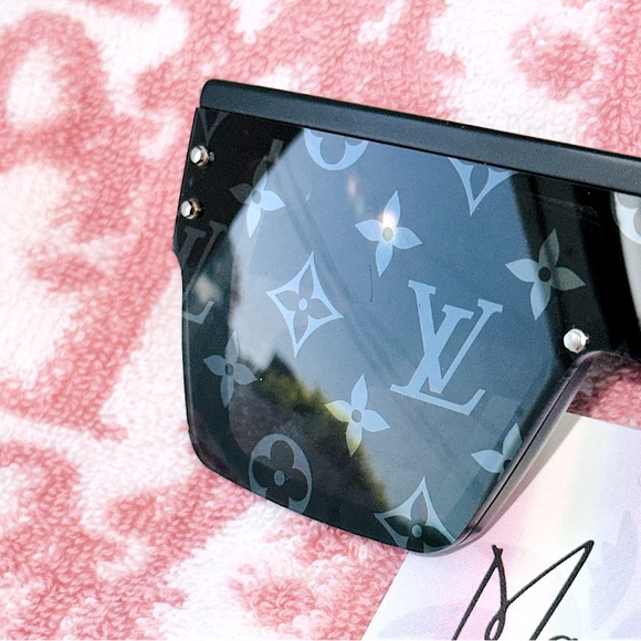Louis Vuitton: Monogram LV Reflective Waimea L Sunglasses - Picture 14 of 16